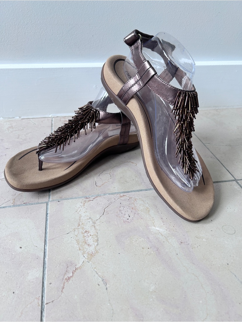 Aetrex Portia Woman’s size 10.5 Beaded Fringe T-Strap Sandal Bronze Metallic
